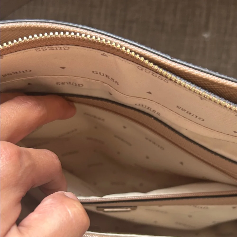 GUESS Beige and Cream Shoulder Bag - Picture 3 of 7